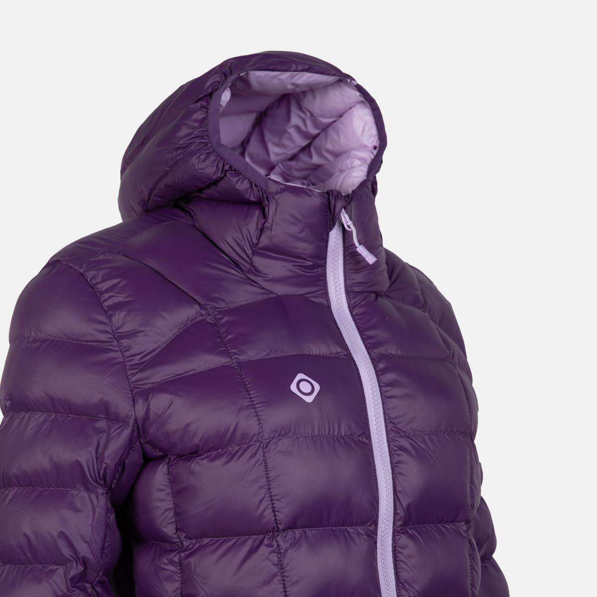 Izas Ariest W Chaqueta Mount-Loft Ultraligera para Mujer. Resistente al Viento y Agua. Transpirable y Térmica. Capucha Fija. Bolsillos con Cremallera. Ideal para Aventuras al Aire Libre