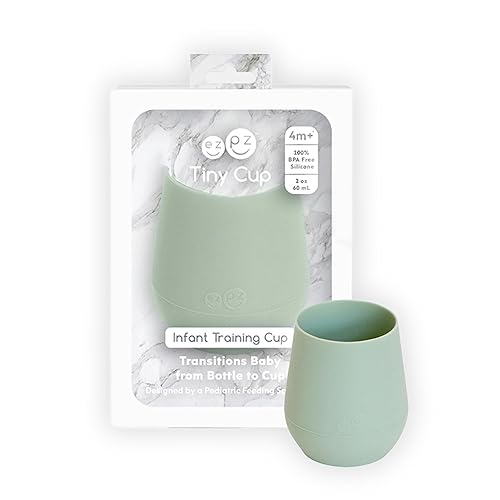 ezpz Tiny Cup (salvia) 4 meses + Taza de entrenamiento 100% silicona para bebés Diseñado por un especialista en alimentación pediátrica