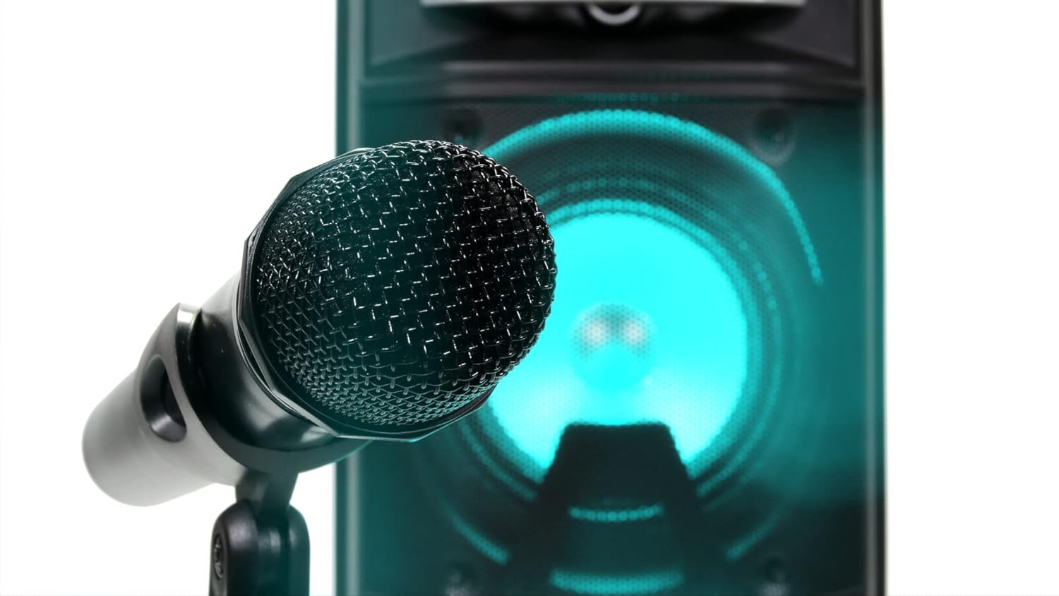 Wireless microphone in front of Vocal-Star P180 speaker