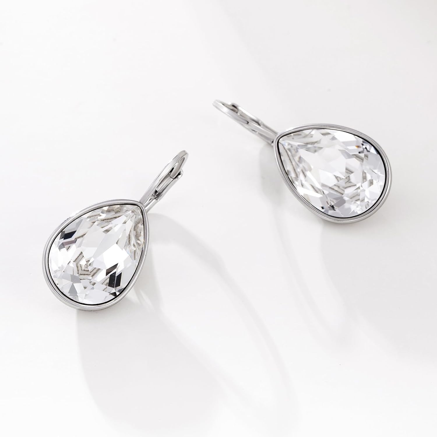 Xuping Jewelry Huggies Crystal Teardrop Earrings for Women Clear Crystals Leverback Silver Earring Fashion Party Jewelry Gifts