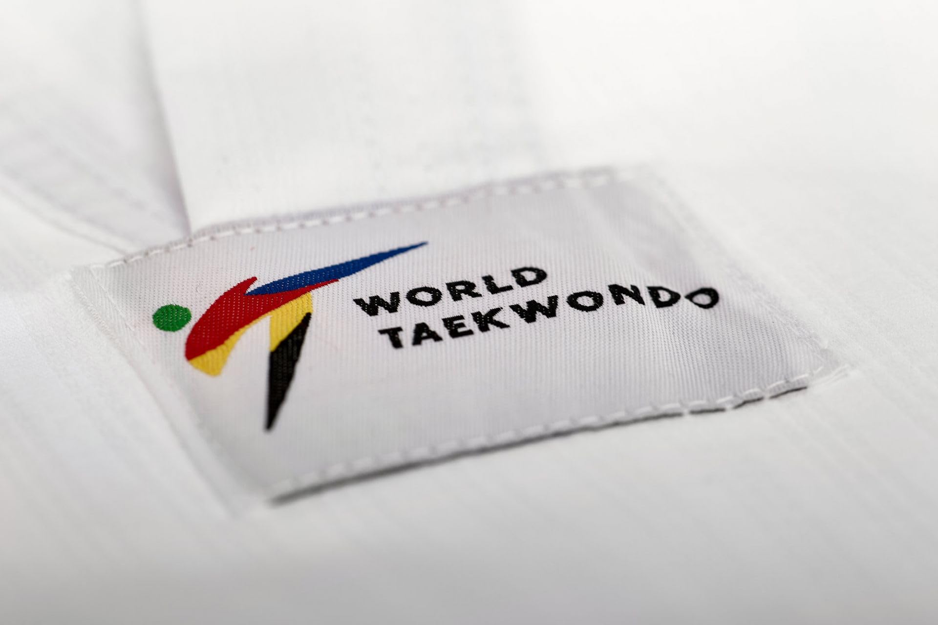 adidas Taekwondoanzug Champ II | Dobok mit neuem WT Logo | für Kinder und Erwachsene | Leicht und atmungsaktiv | Revers Weiß oder Schwarz | für Training und Wettkampf | Größe 150-210 cm