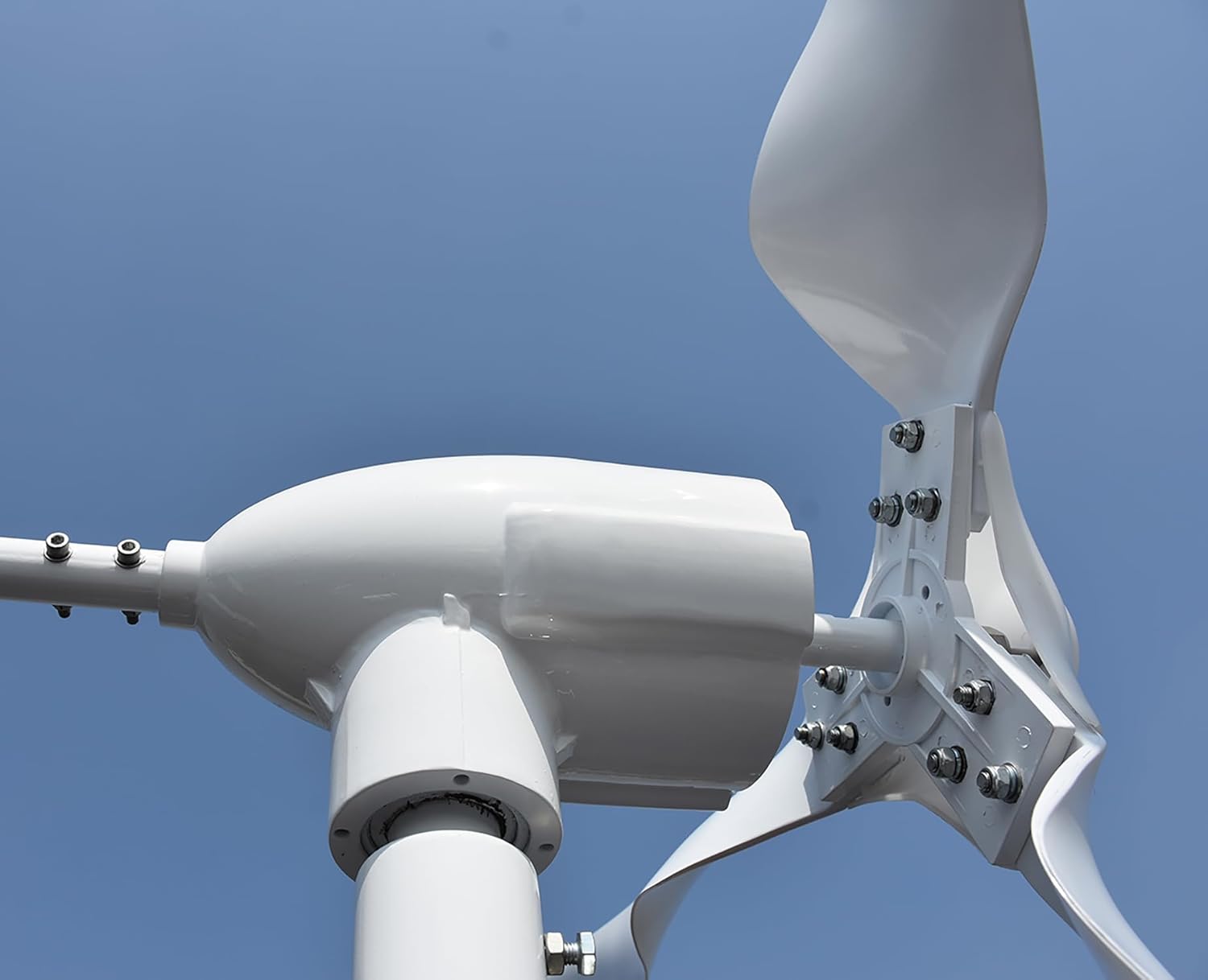Close-up of the wind turbine head with blades attached