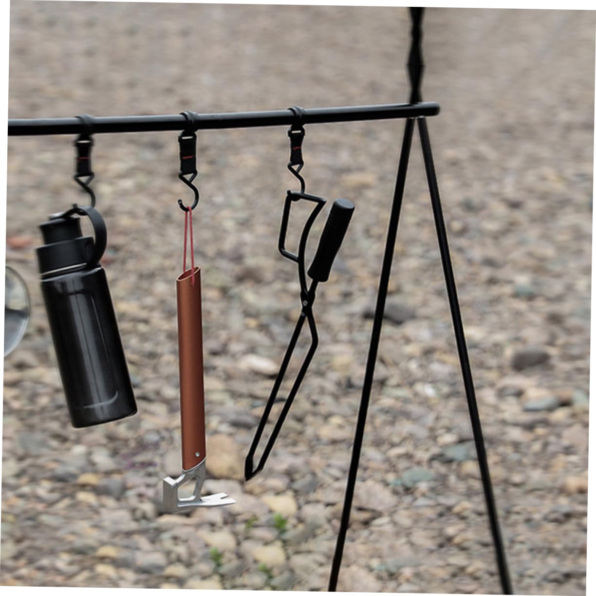 Pinzas largas de carbón para barbacoa, mango de madera resistente al calor, ideal para asar al aire libre y camping, construcción de hierro resistente para un manejo seguro y fácil