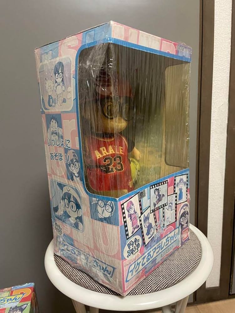 Amazon.co.jp: イケてるアラレちゃん フィギュア バスケ : おもちゃ