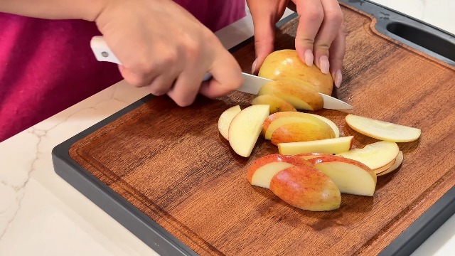 Tablas de Cortar Titanium para Cocina, Tabla de Corte Doble Cara de Madera 2 en 1 con Ranura para Jugo, GR1 Titanium de Calidad Alimentaria y Ébano, Fácil de Limpiar y Apta para Lavavajillas para Carne y Verduras miniatura 7