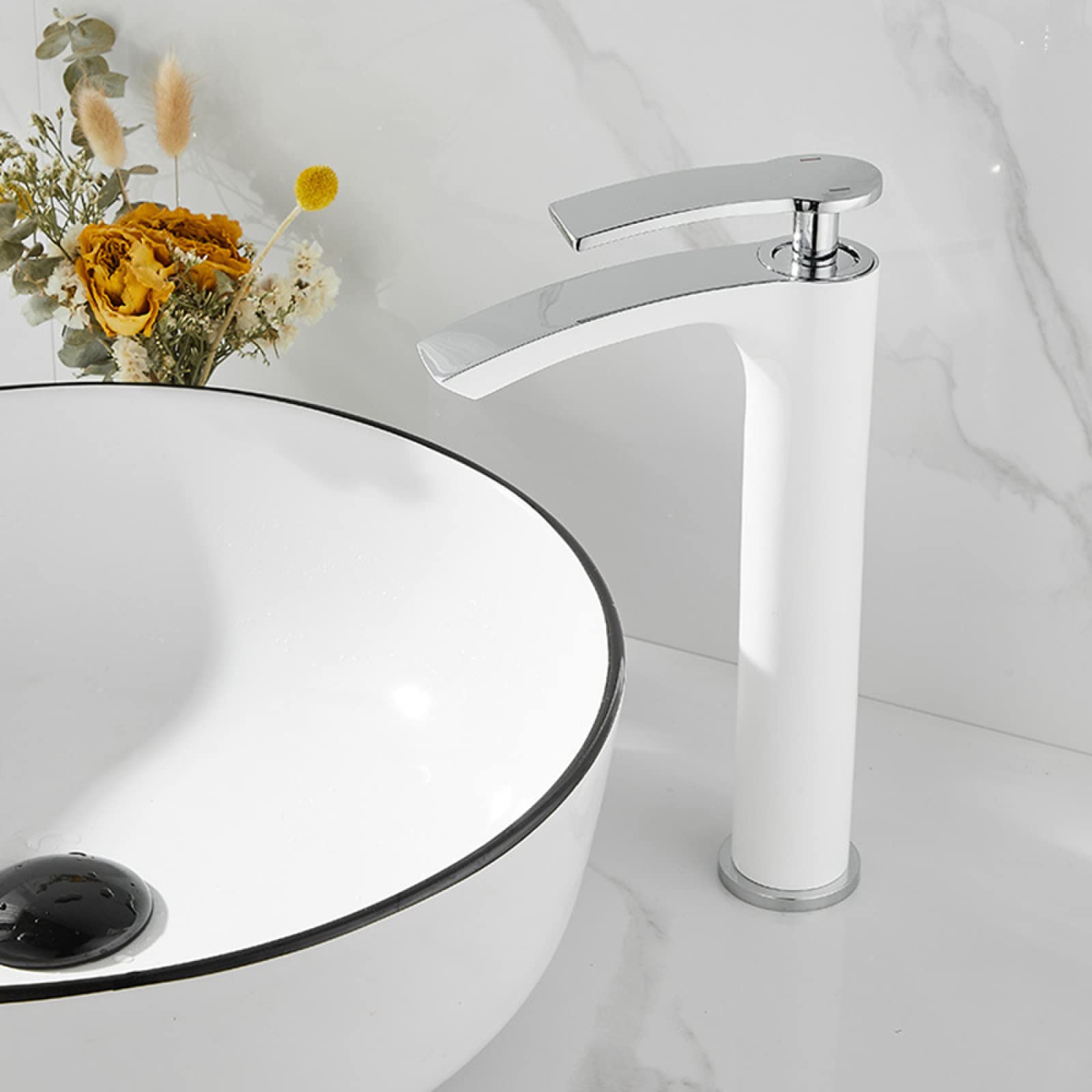 Robinet de lavabo à une poignée cascade contre les éclaboussures de salle de bain