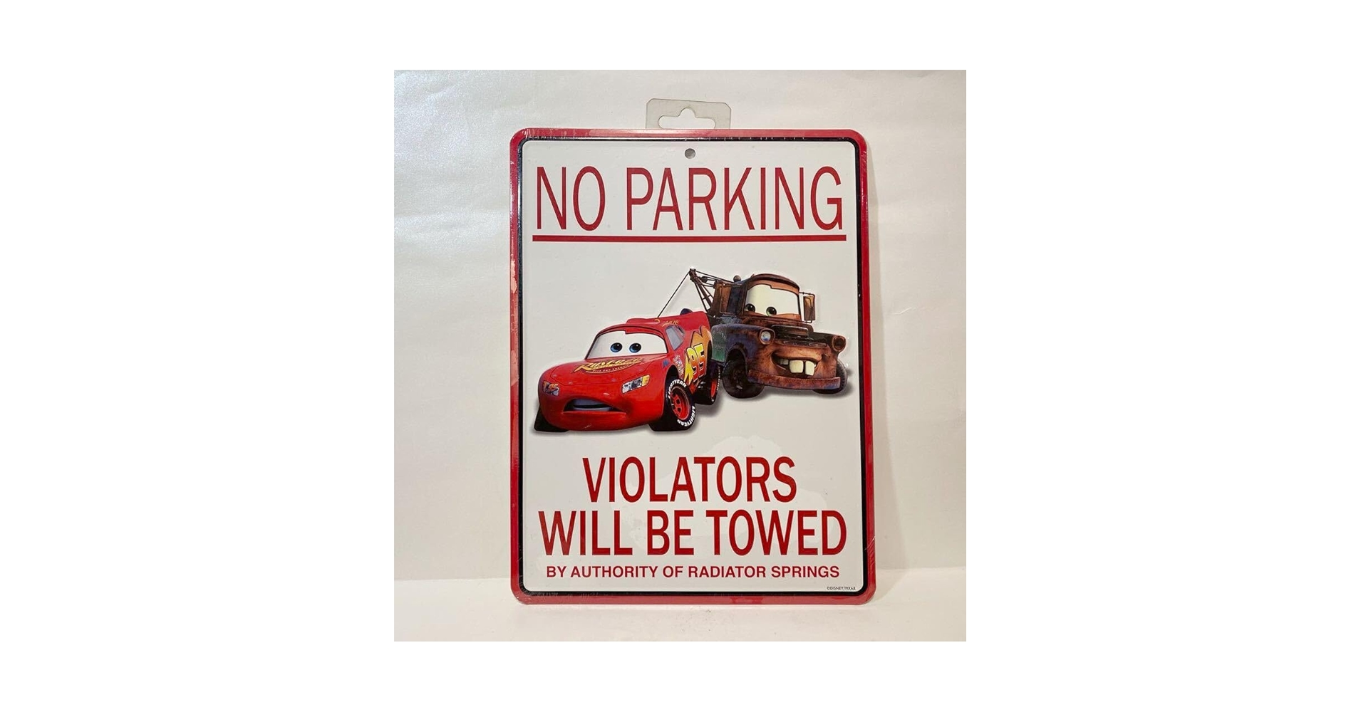 mattel マックイーンとメーターのNO PARKING ブリキ看板 マックイーンとメーターのNO PARKING ブリキ看板