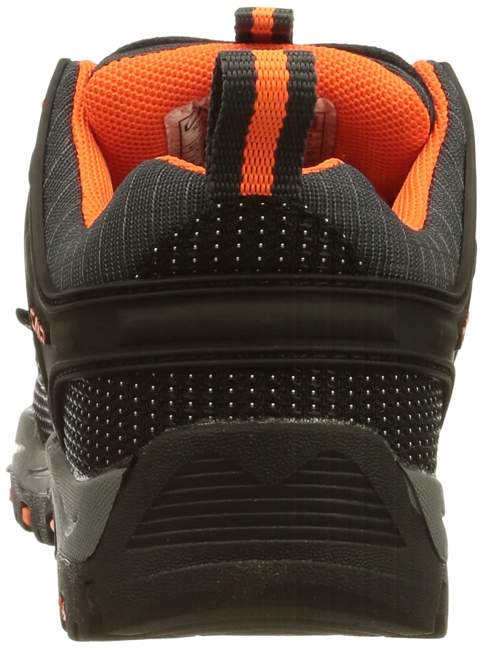 Detalle del diseño robusto y la suela de las zapatillas de trekking CMP Kids Rigel Low.