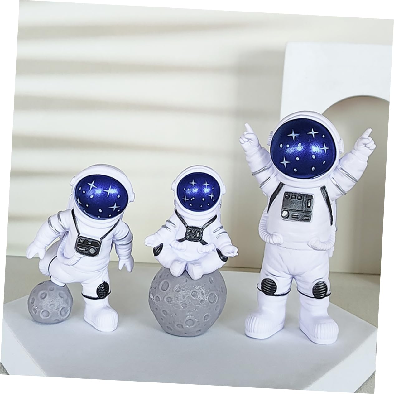Cabilock 3 Juegos De Estatua De Astronauta Modelo Adorno para El Hogar Figura De Astronauta Modelo Mini Estatuilla De Astronauta Figuras De Astronauta De Resina Modelo De Astronauta Adorno