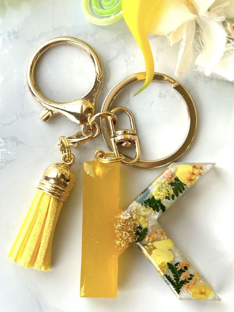 Amazon.co.jp: K イニシャルキーホルダー 黄色ドライフラワー