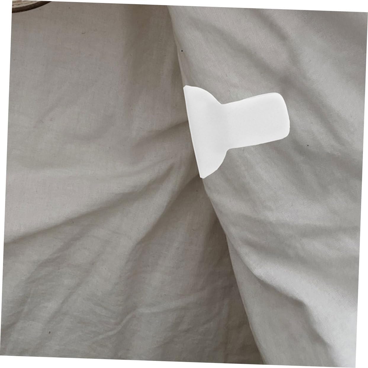 24pcs Non-Slip Blanket Fasteners Padded Duvet Clips for Secure Comforter Hold and Clamps for Bedding Stability Easy to Use Without Tools