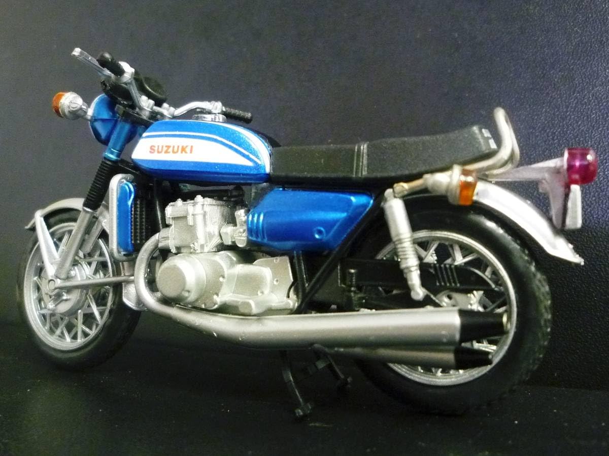 Amazon | 1/24 スズキ GT750 ジャッカルブルー スズキ GT 750 並列3