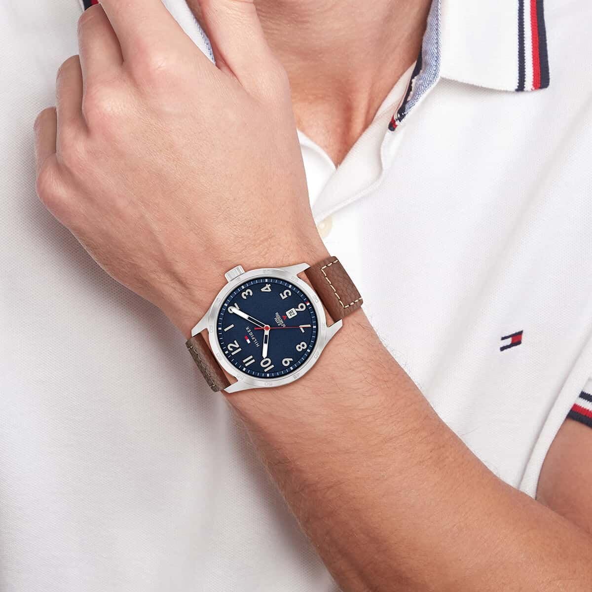 Tommy Hilfiger, Reloj Forrest para Hombre con Esfera Marino, Cuero de Vaca marrón-1710559, Moderno, Azul 1710559