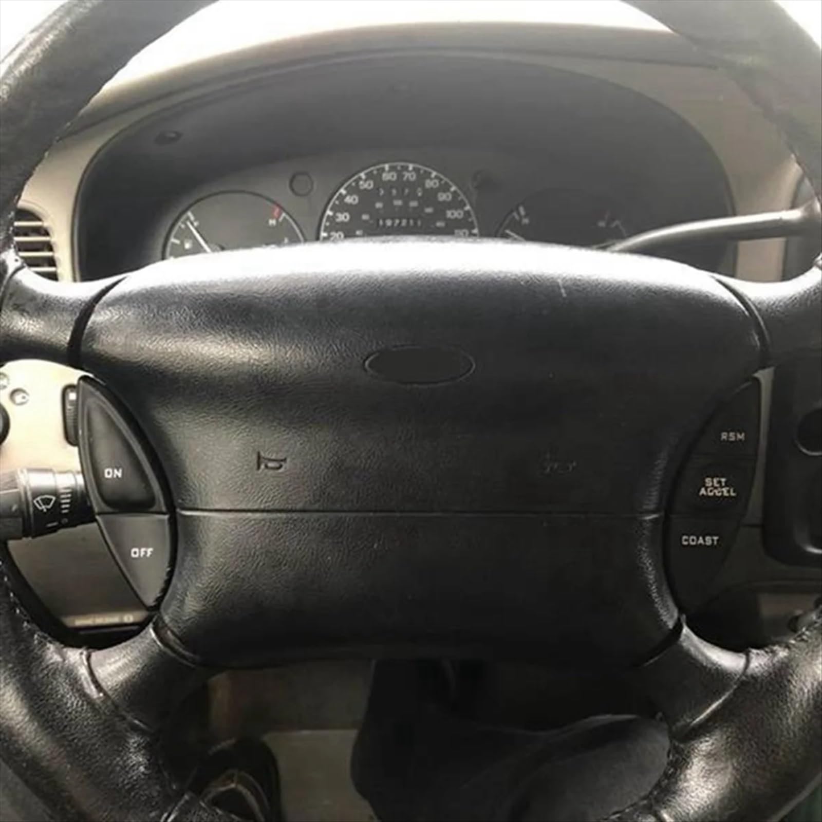 Przycisk kierownicy kompatybilny z Explorer Sport 2001 2002 2003 Tempomat kierownicy przełącznik OEM: SW5928 F87Z-9C888-BB F87A9D809BA
