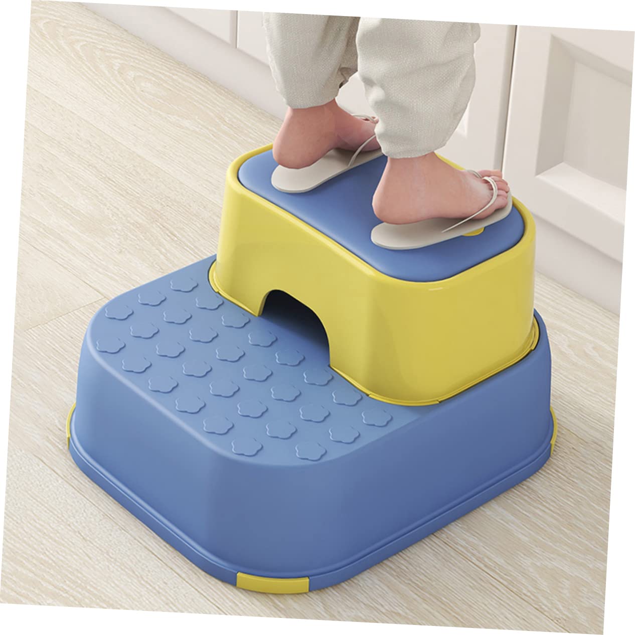 Taburete de Dos Escalones para Niños Pequeños de Material PP Superficie Antideslizante y Diseño Práctico Adecuado para Baño y Reposapiés Diario