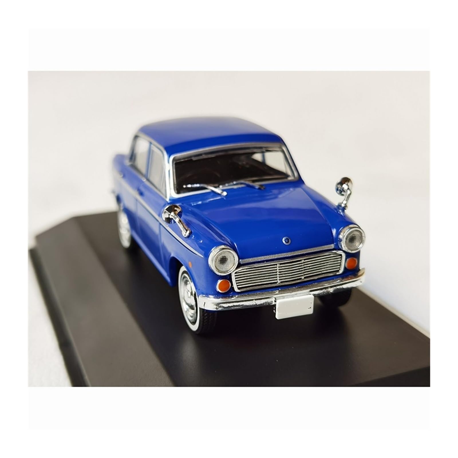 ブルーバード　ミニカー 当時は不人気車!? ミニカーで見る4代目 610型ブルーバード