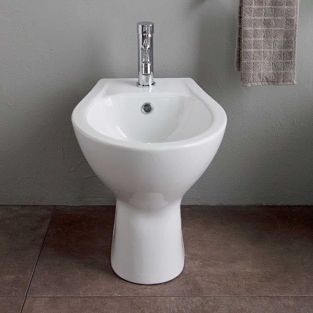 Sanitari filomuro in ceramica bianco opaco vaso tornado silent flush sedile soft-close e bidet | Riga