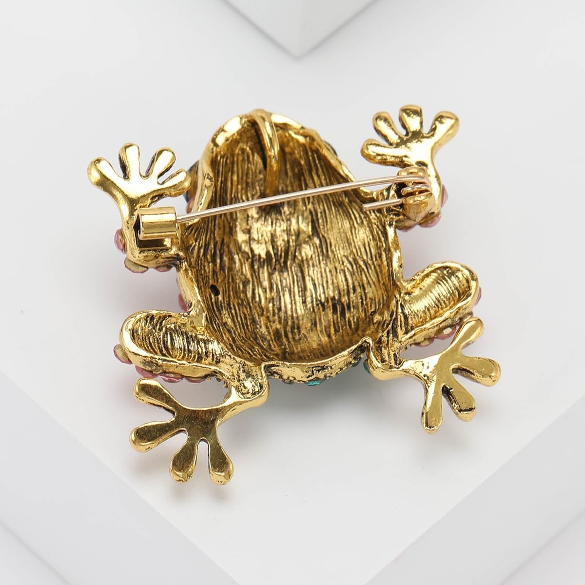 Cute Frog Brooch and Pins for Women Men Lucky Brooches Gift