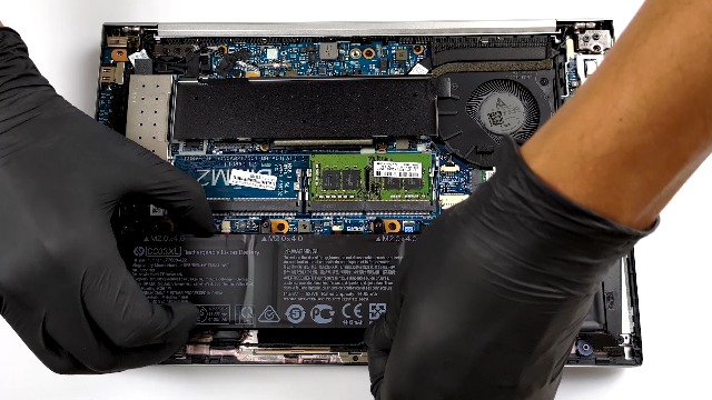 Watch HP EliteBook 830 G8 - disassembly and upgrade options on