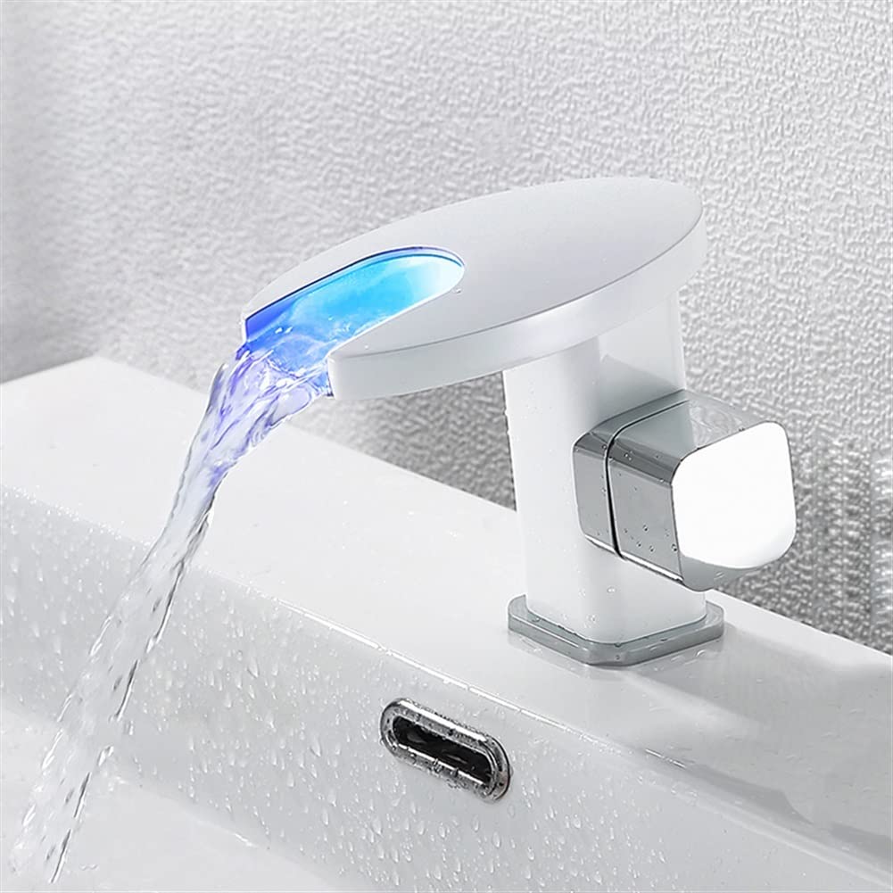Mélangeur d'eau chaude et froide design pour une salle de bain moderne