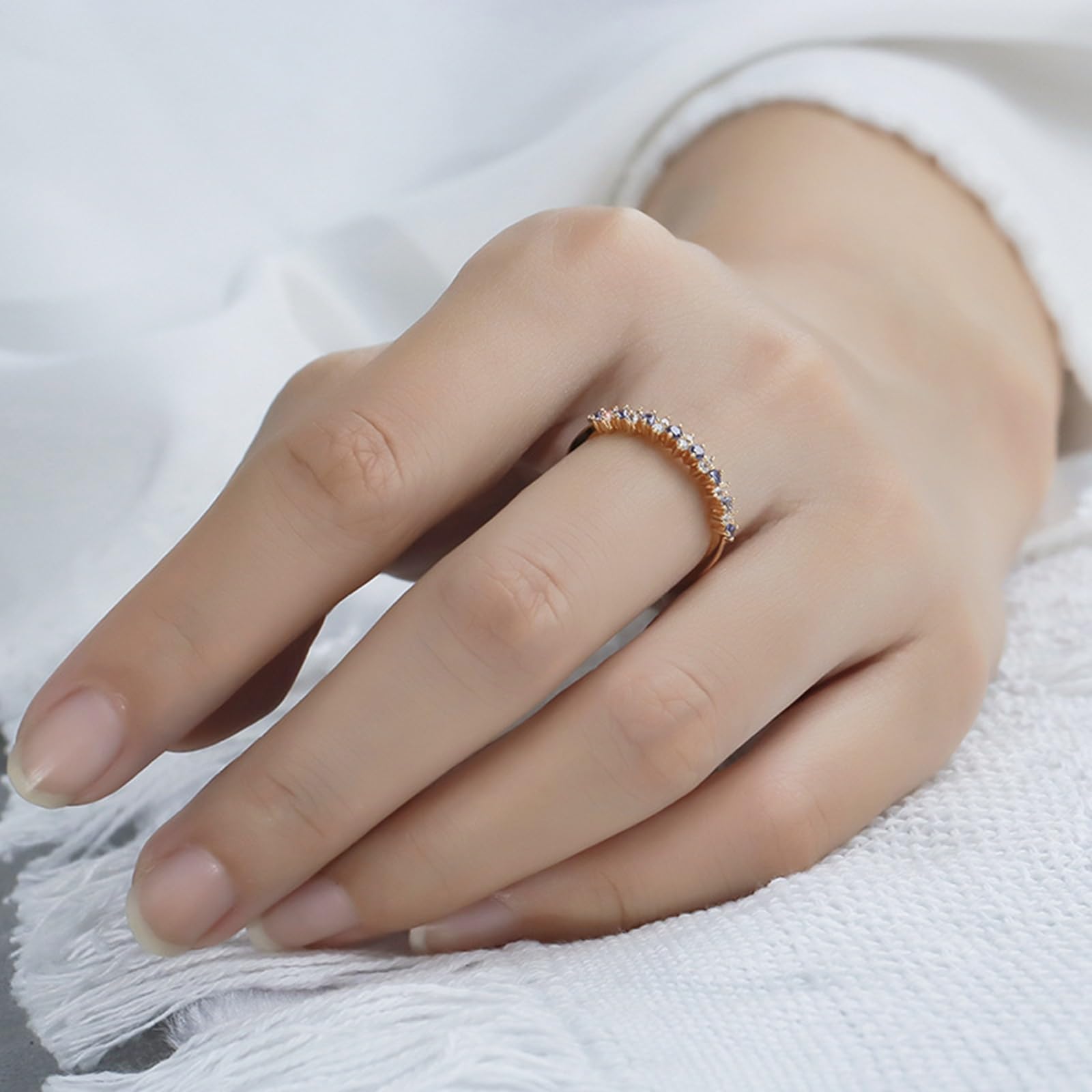 Anillo apilable de oro rosa 9 K/14 K/18 K para mujer, anillo fino con tanzanita sintética delicada