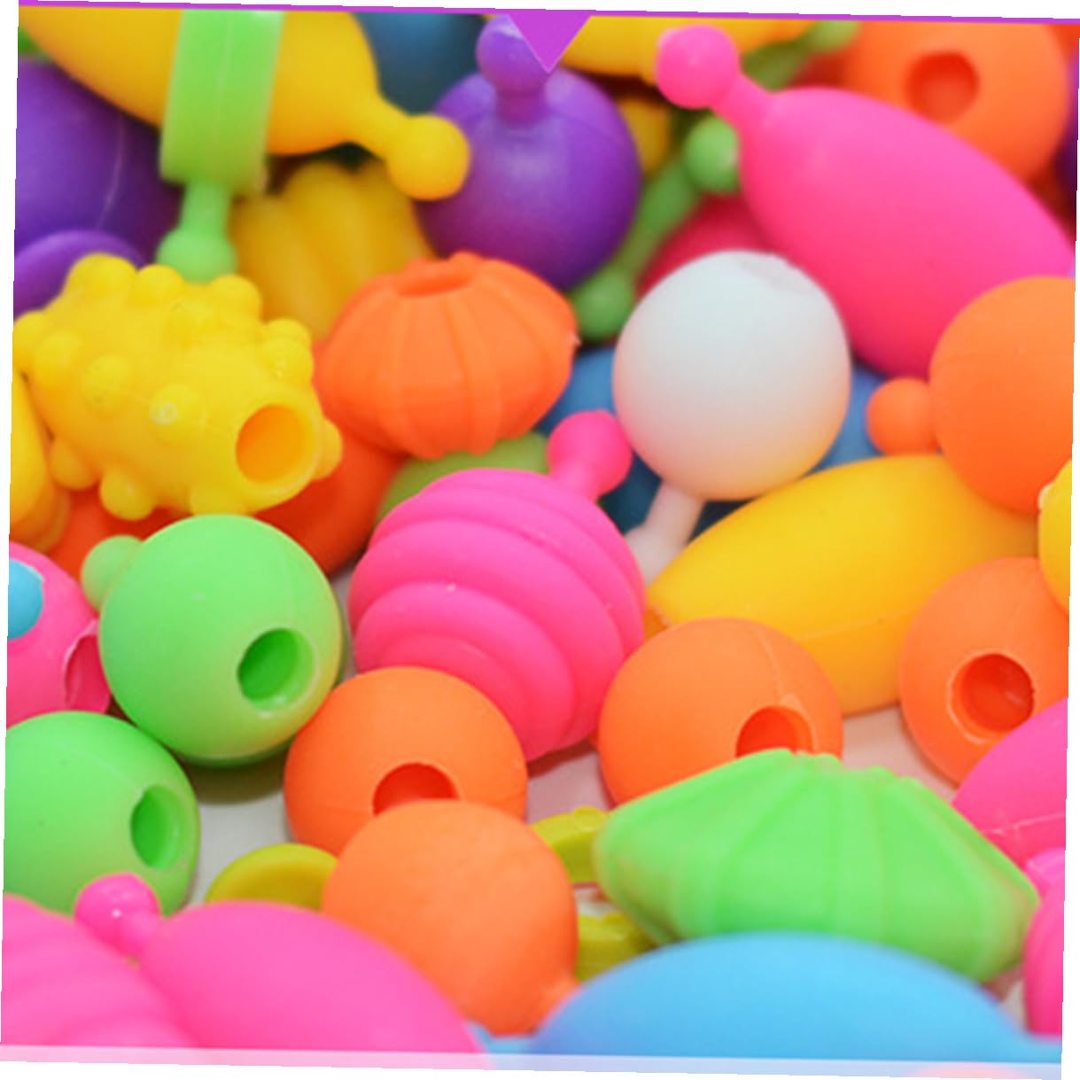 SOIMISS Kit de Pulseras DIY Accesorios para Manualidades Cuentas de Plástico para Niñas Caja Portátil y Mejora de Creatividad en Decoración