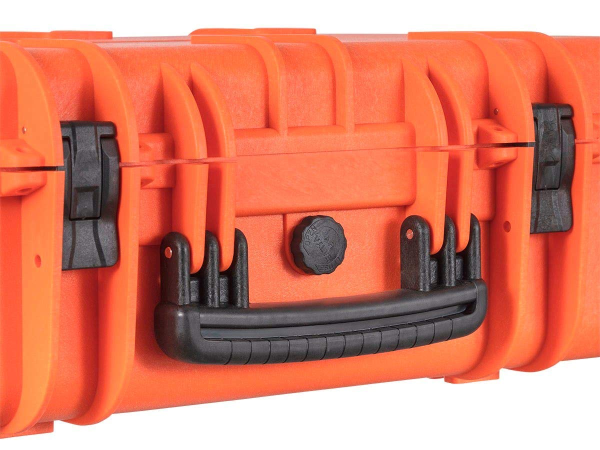 Monoprice Pure Outdoor Collection - Funda rígida Resistente a la Intemperie de 56 x 35 x 20 cm, con Espuma Personalizable, a Prueba de Golpes, IP67, Material Resistente a los Rayos Ultravioleta y a