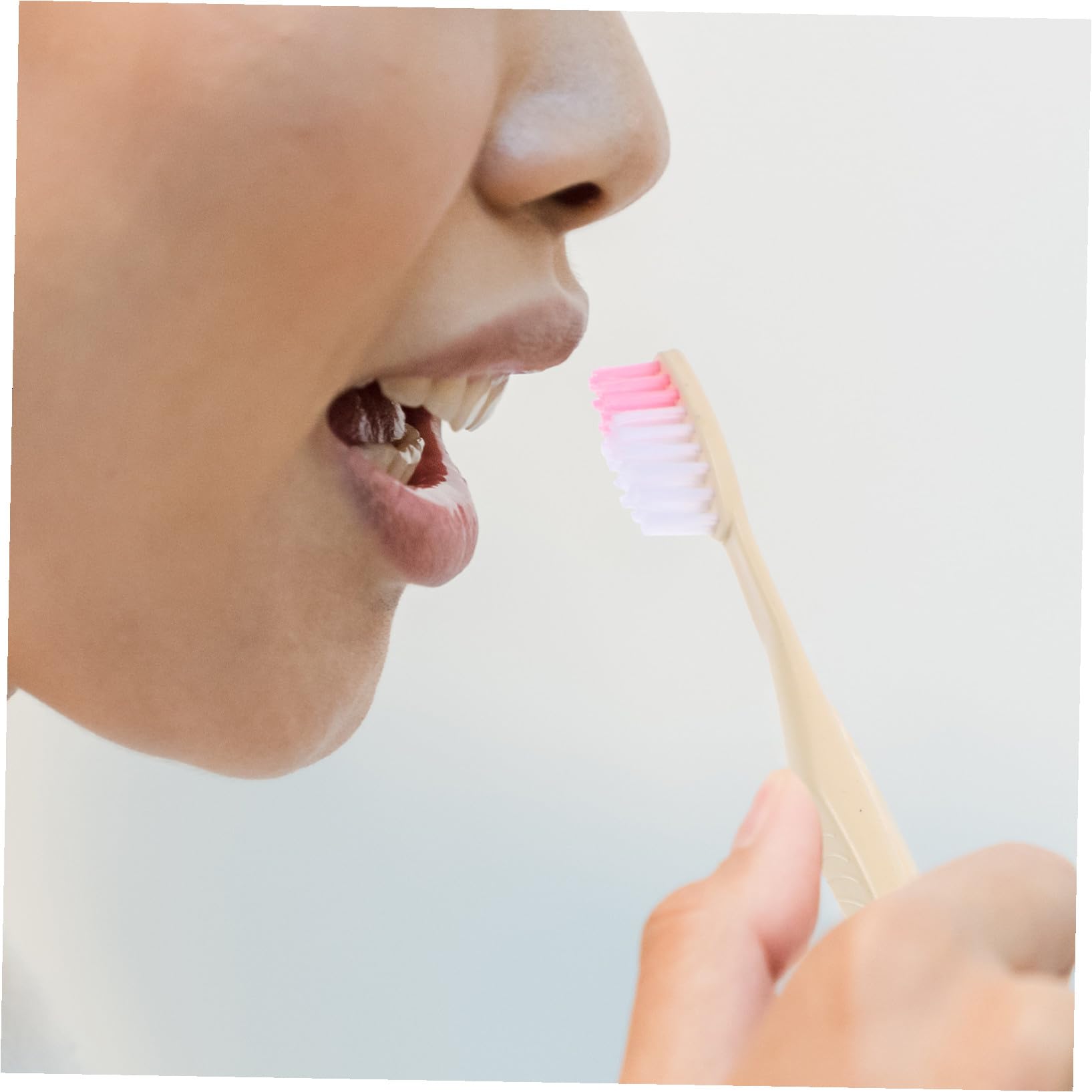 Spazzolino Monouso da Viaggio per Hotel con Dentifricio 100 Pezzi | Confezionato Singolarmente, Uso Portatile, Formato Pratico, per Hotel e Viaggio, Set da Cento Pezzi Stile Casuale