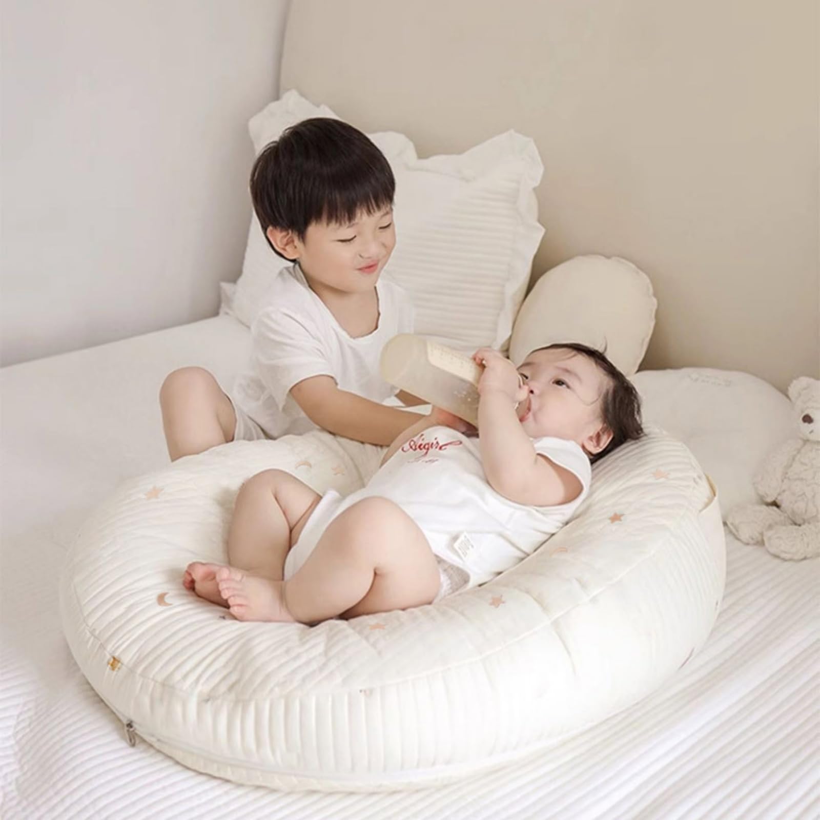 おやすみたまご 吐き戻し防止クッション Amazon.co.jp: おやすみたまご ベビーマット 授乳用添い寝枕 スロープ