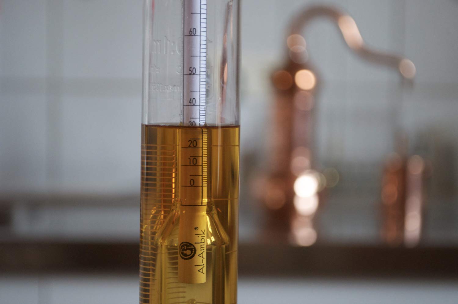 AL-AMBIK® Alkoholmeter mit integriertem Thermometer und Ausgleichsskala Messbereich 30-60 Vol% I Alkoholmessgerät Markenqualität für exakte Messungen I Lieferung inkl. Gebrauchsanleitung