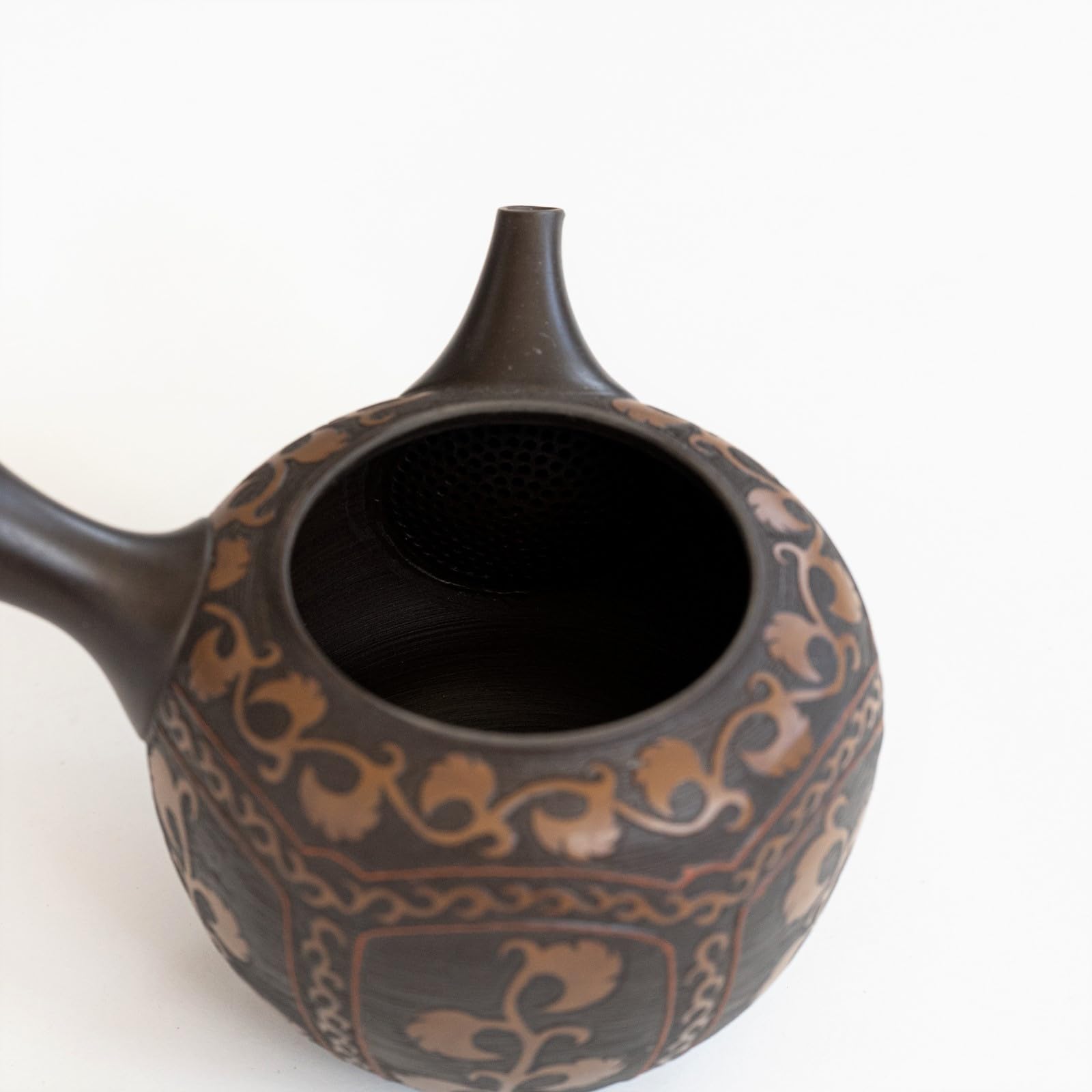 Amazon｜常滑焼 「 舜園 Shunen 」 黒泥 急須 丸型 唐草総彫 茶注 容量