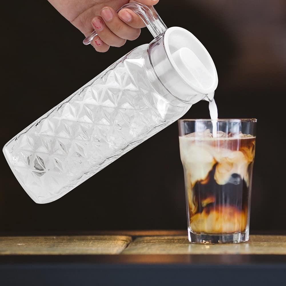 Acrylic Water Pitcher, Water Carafe with Lid and Spout Juice Pot Bottle Beverage Pot Kettle Kitchen Utensils Beverage Pitcher for Drinks