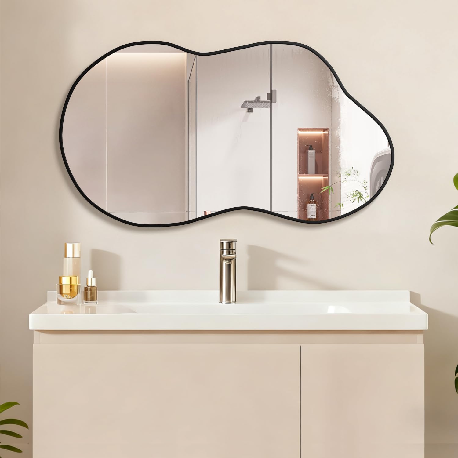 Miroir Mural irrégulier, Miroir Nuage asymétrique 67 x 115 cm Grand Miroir de courtoisie Unique Miroir de Salle de Bain Noir Mural Miroir Moderne pour Le Salon et l'entrée