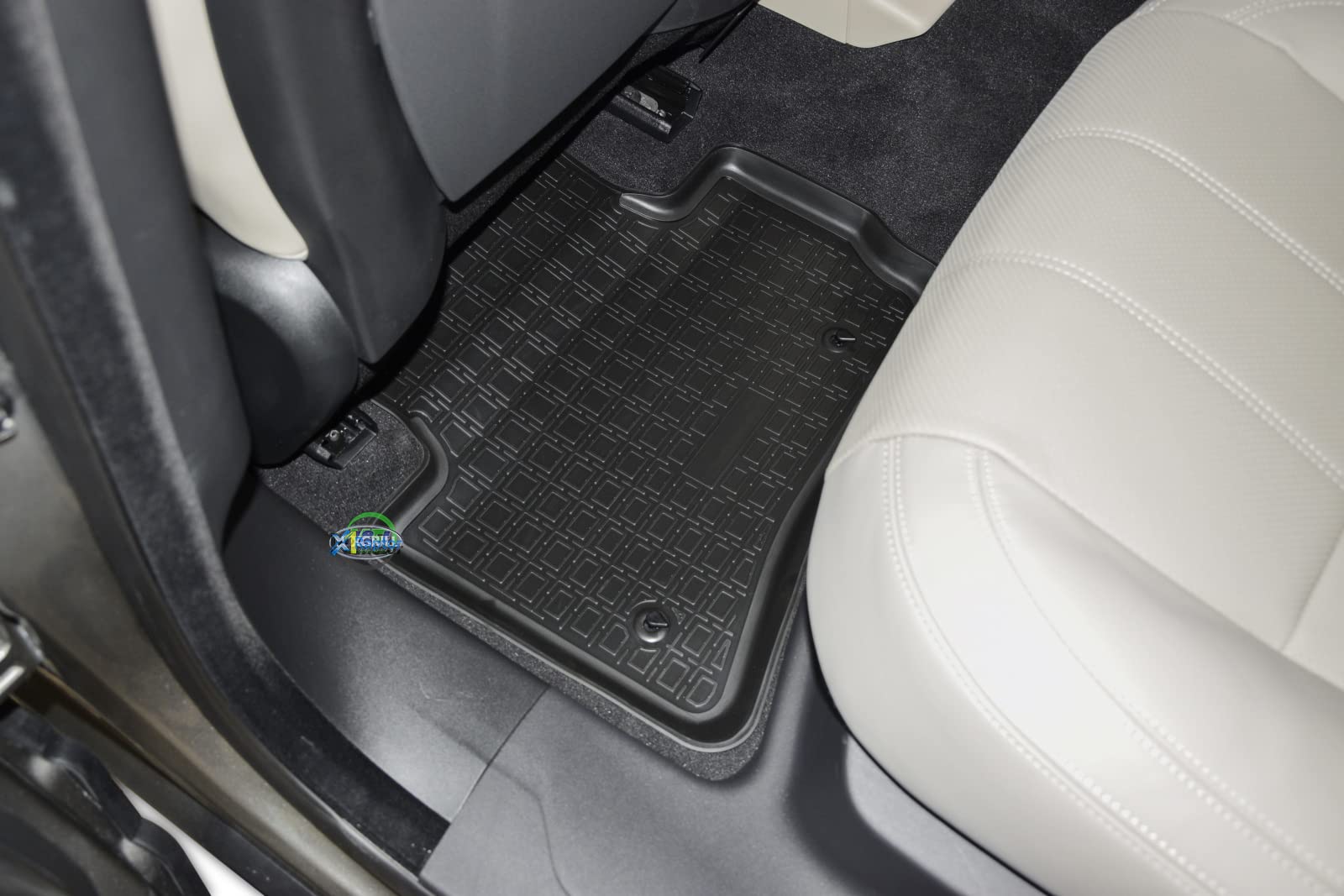 J&J AUTOMOTIVE Tappetini TPE Gomma Per Volvo XC40 (dal 2017) - Kit 4 Pezzi, Nero, Inodori