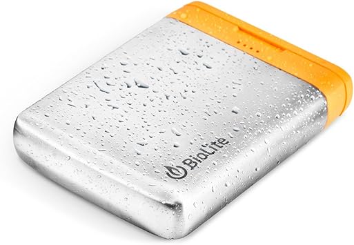 Amazon Biolite チャージ40 携帯式耐候性usbパワーバンク 2 1と1アンペアの2つのusb出力 40ワットアワーの電力 10 X 2 0 X 7 6cm 4 X 0 8 X 3インチ Baa1040 チャージ40 40ワット シルバー イエロー Biolite ランタン用アクセサリー