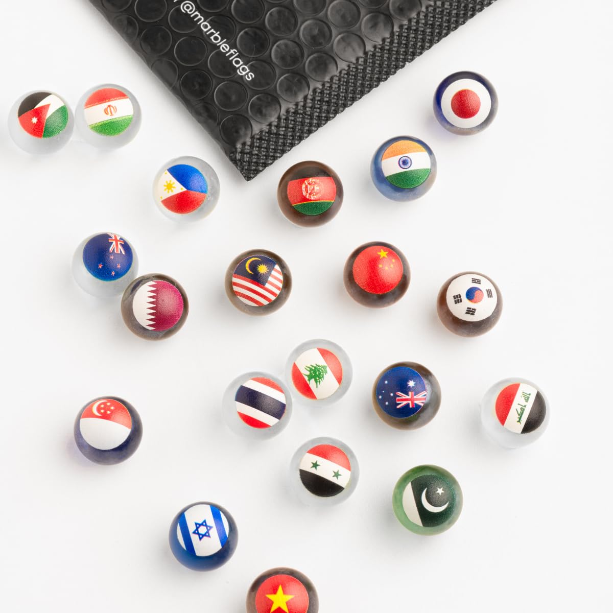 3 Paquetes Colección de Canicas con Banderas de Paises | 10 Banderas Aleatorias por Paquete | Small World Collection