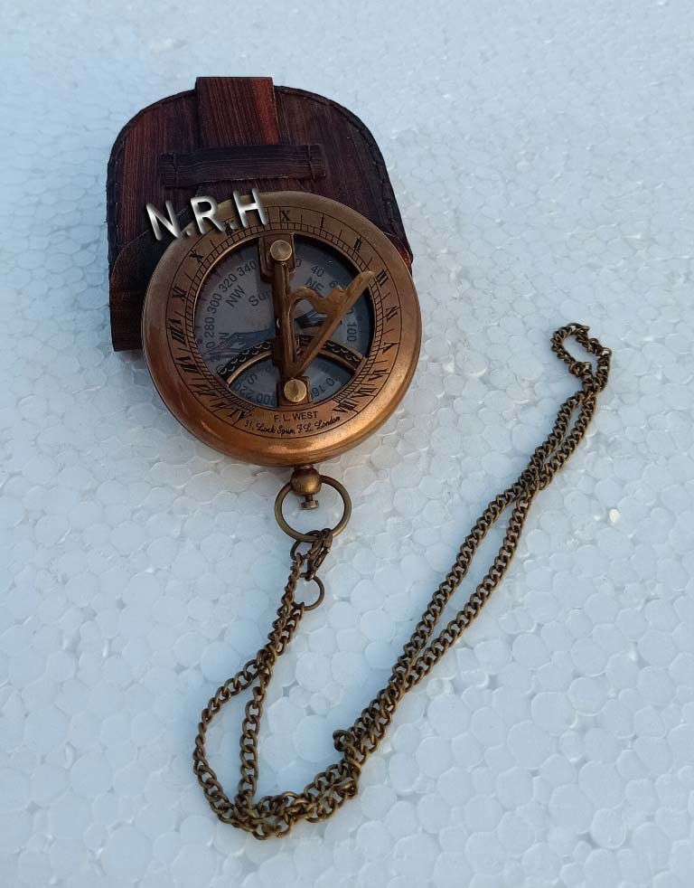Brújula de latón artesanal con estuche de cuero miniatura 2