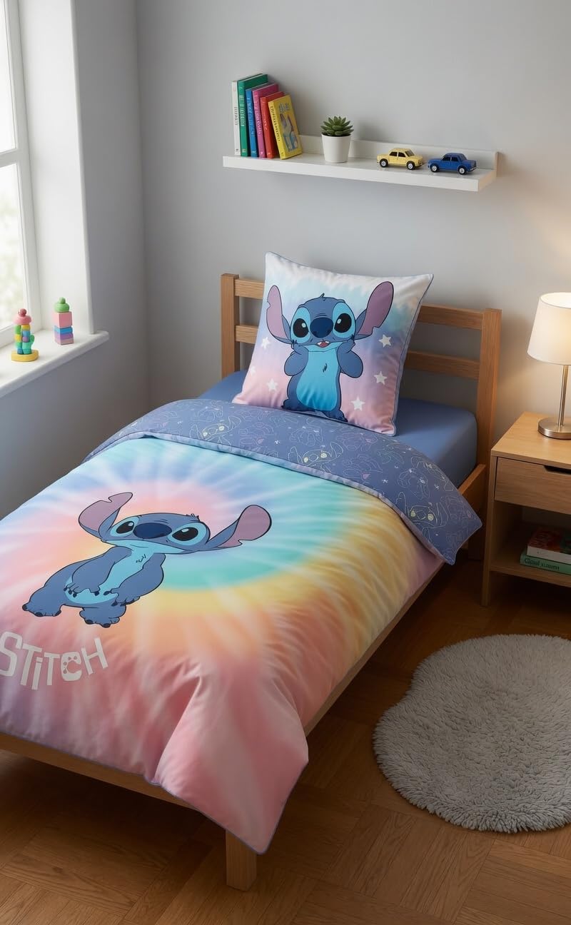 Stitch Tie-Dye Housse de Couette 140x200 + Taie Polycoton Pastel | Parure de lit réversible 1 personne | Polycoton entretien facile | Disney Lilo & Stitch | Ado | Cadeau | Lavable en machine