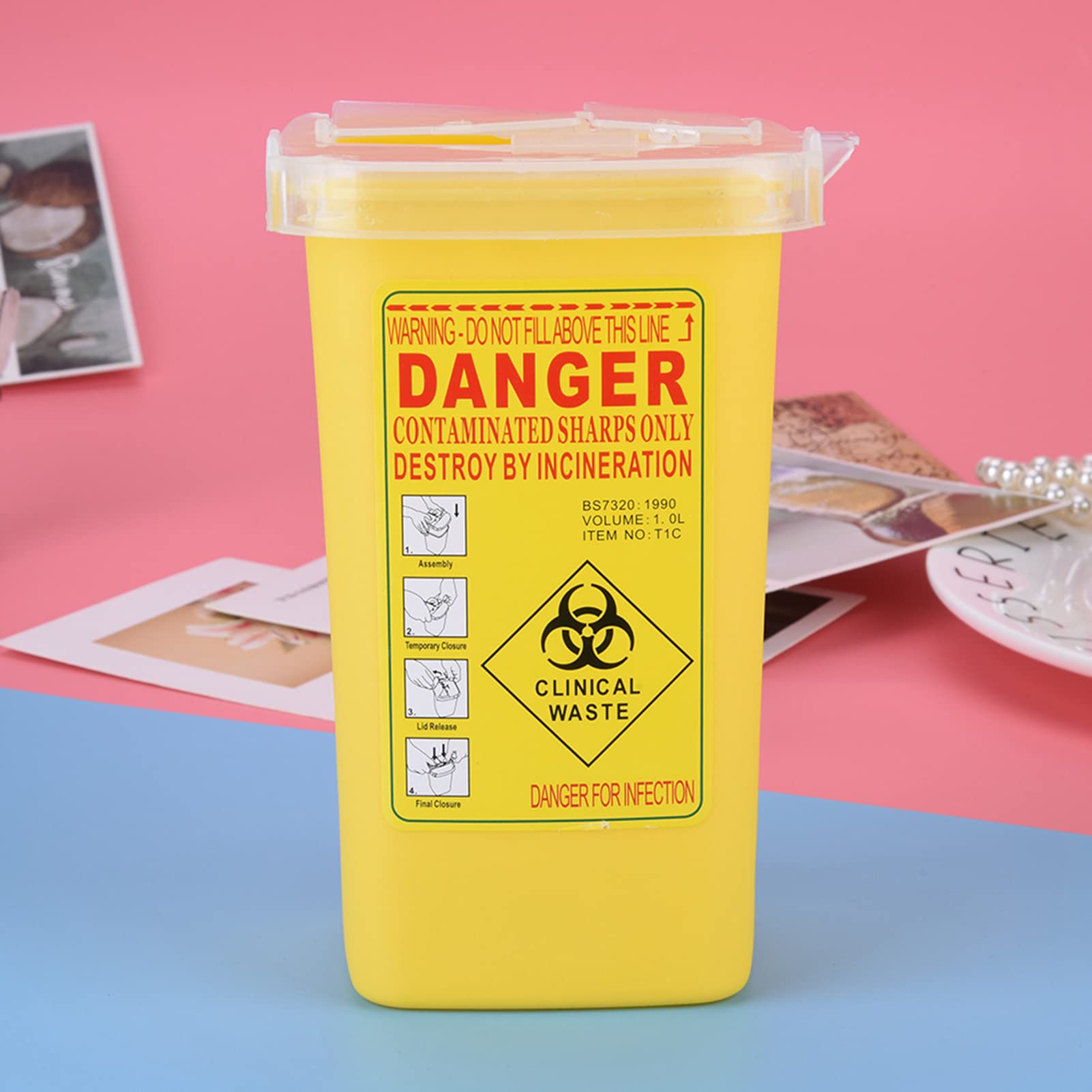 Contenitore per Oggetti Taglienti in Plastica Medica 1 Litro con Coperchio Ribaltabile per Smaltimento Aghi