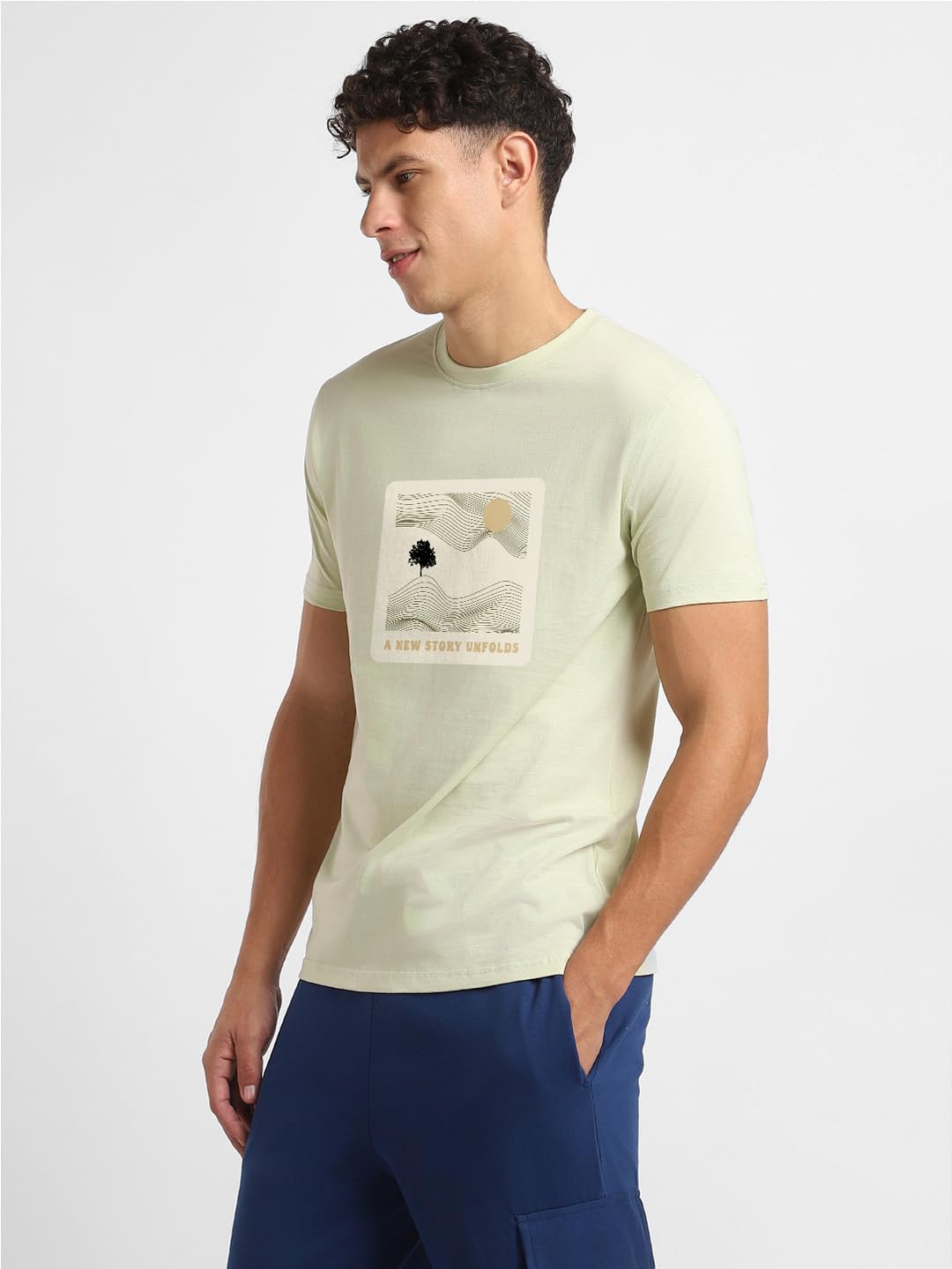 NOBERO Camiseta de algodón con estampado gráfico de ajuste regular para hombre