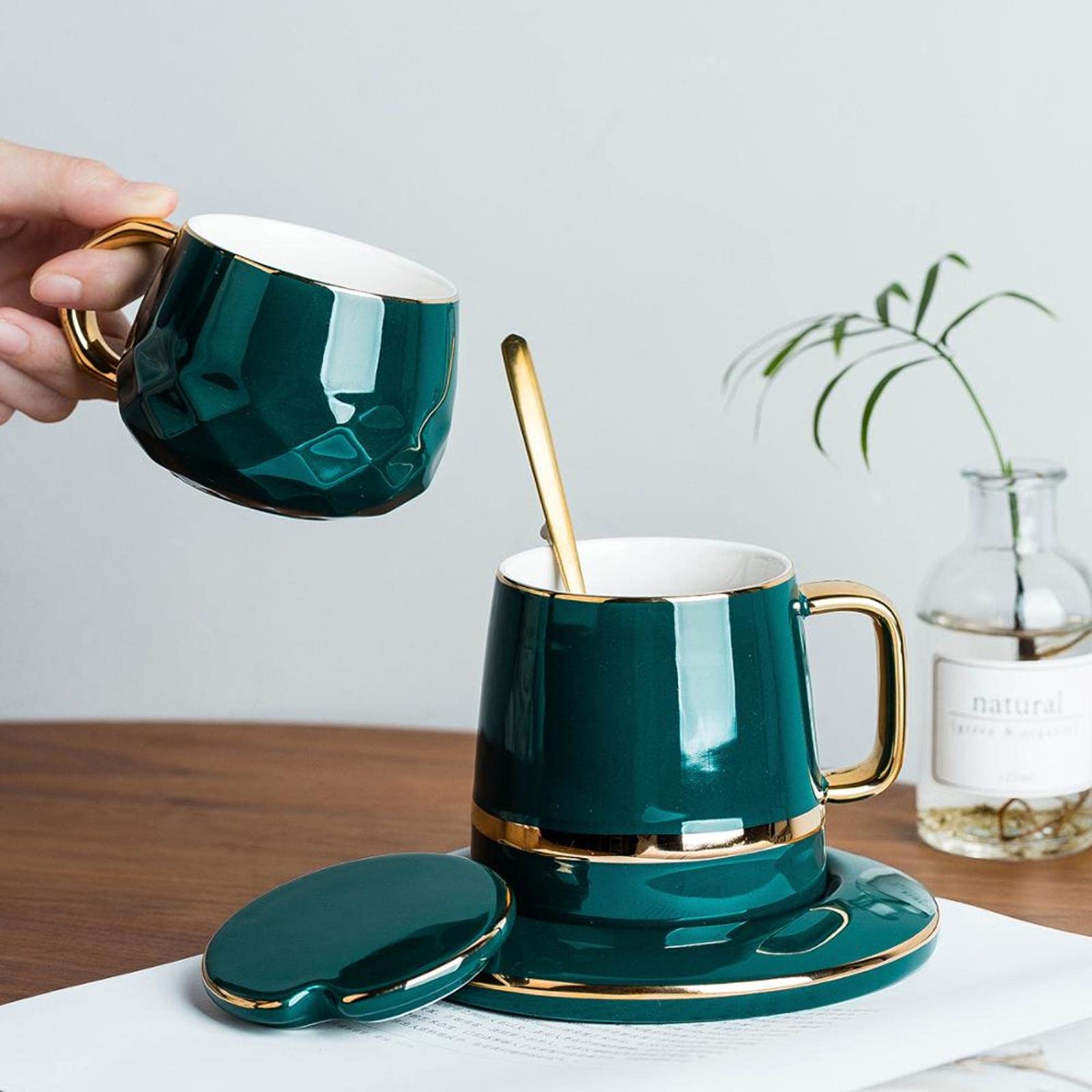 Tasse à café, soucoupe, tasse à thé, assiette, vaisselle, porcelaine