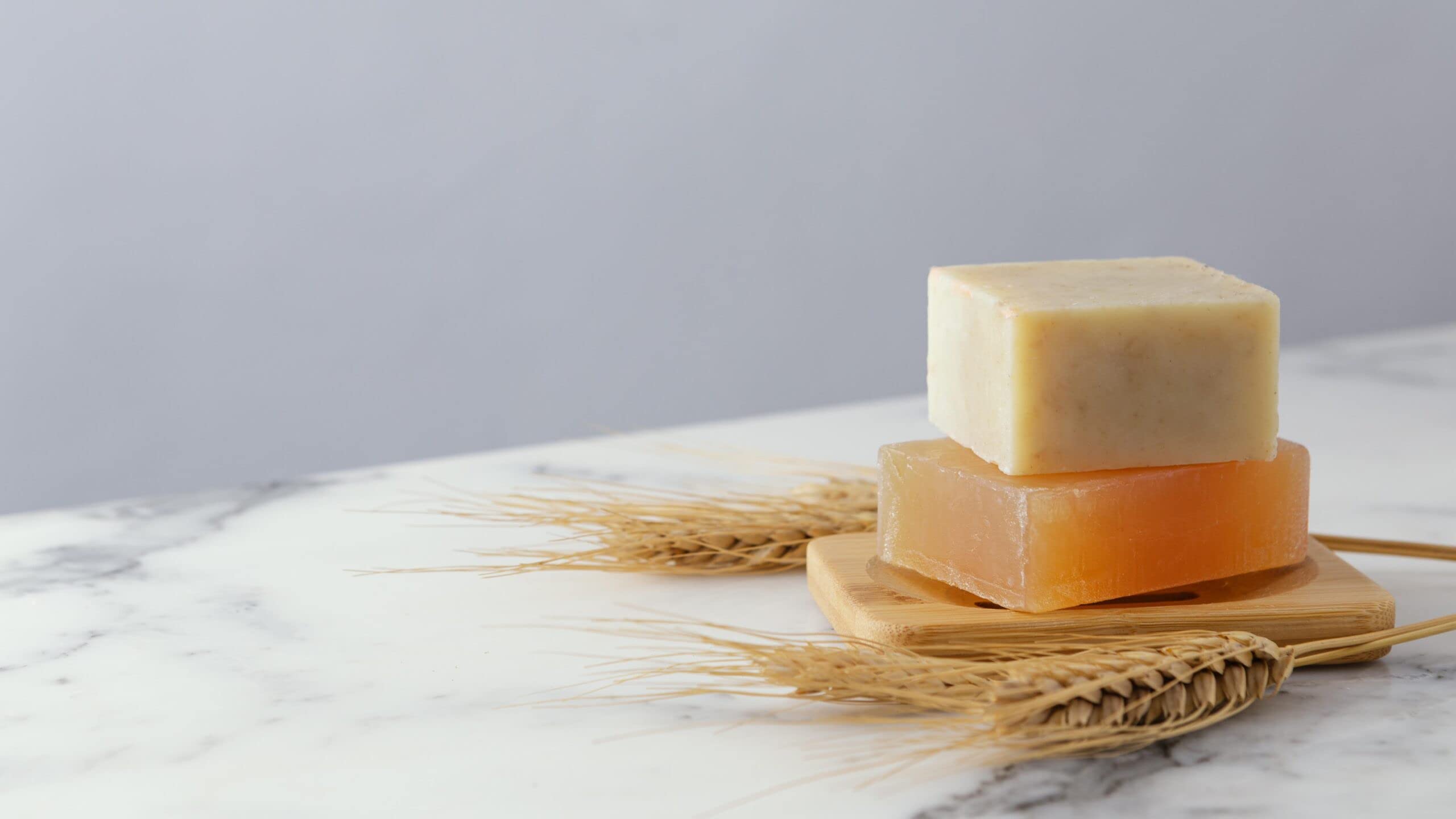 Lida - Jabón en Pastilla 100% Natural de Glicerina | Jabón Sólido para Manos | Limpia, Protege e Hidrata en Profundidad todo Tipo de Pieles | Elaboración Tradicional - Pack 2 Unidades