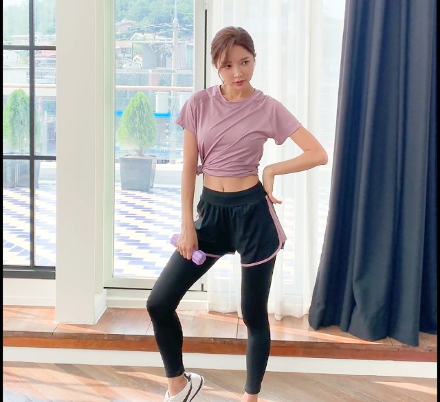 744円 正規販売店 ヨガウェア 上下セット ブラ付き ジムウェア トレーニングウェア ヨガ服 ジョギング