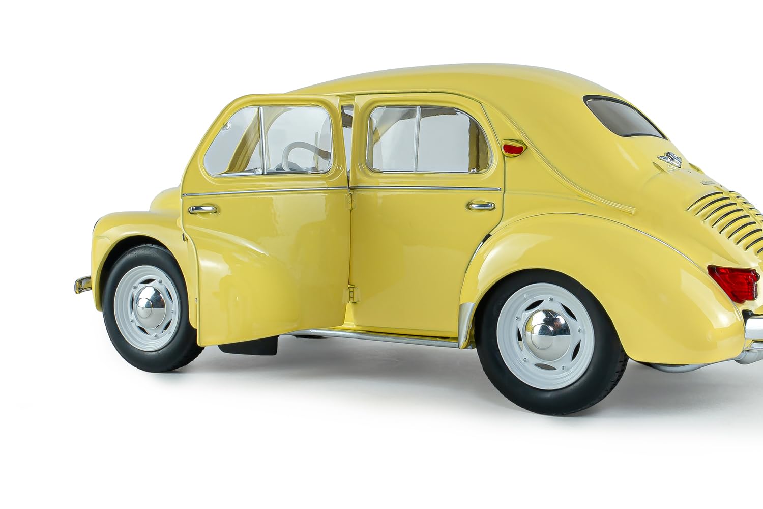 Solido Renault 4CV 1:18 Beige (Jaune Infante) | Detailgetreues Diecast Modellauto, französischer Kleinwagen-Klassiker mit runder Karosserie, Chromdetails