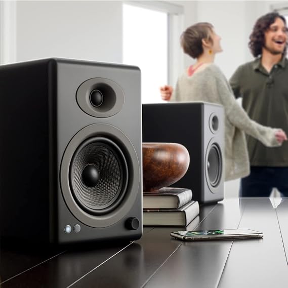 Audioengine A5 أسود 150 W بلوتوث تسجيل لاعب مكبرات الصوت و DS2 تقف مع البعيد