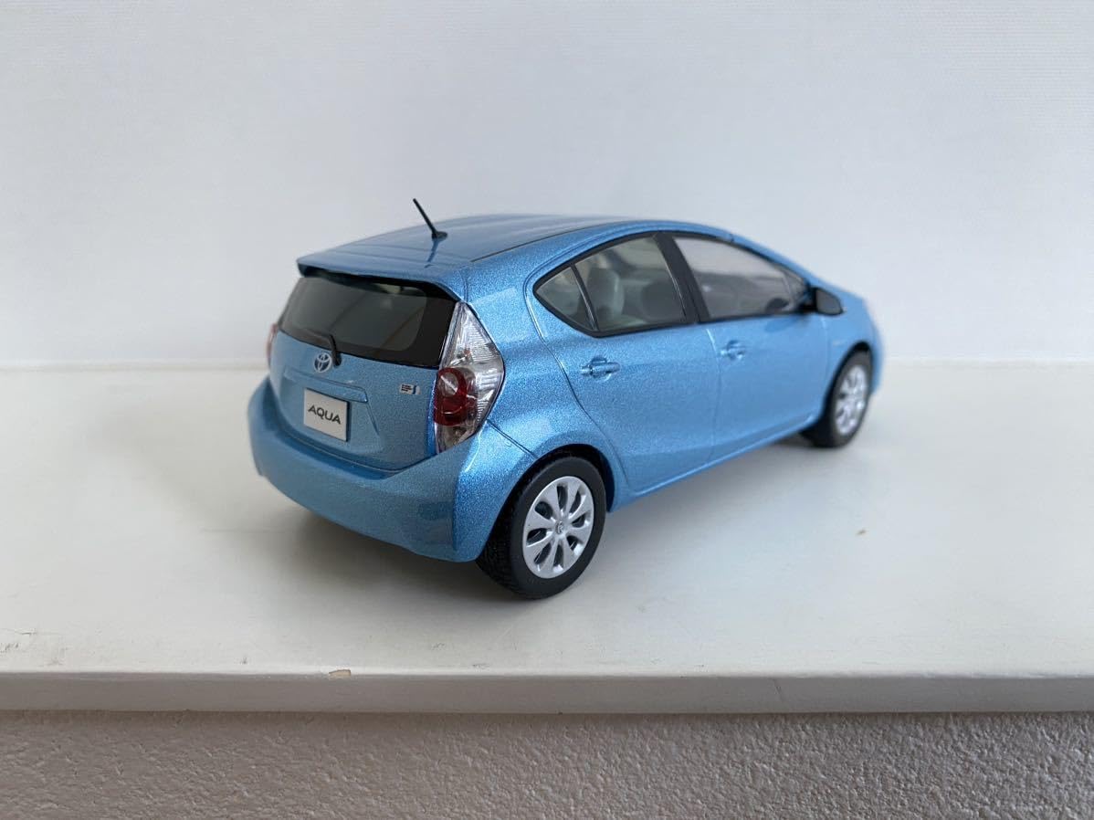 Amazon | 込み 初代 アクア ミニカー 1/30 クールソーダメタリック 8V7