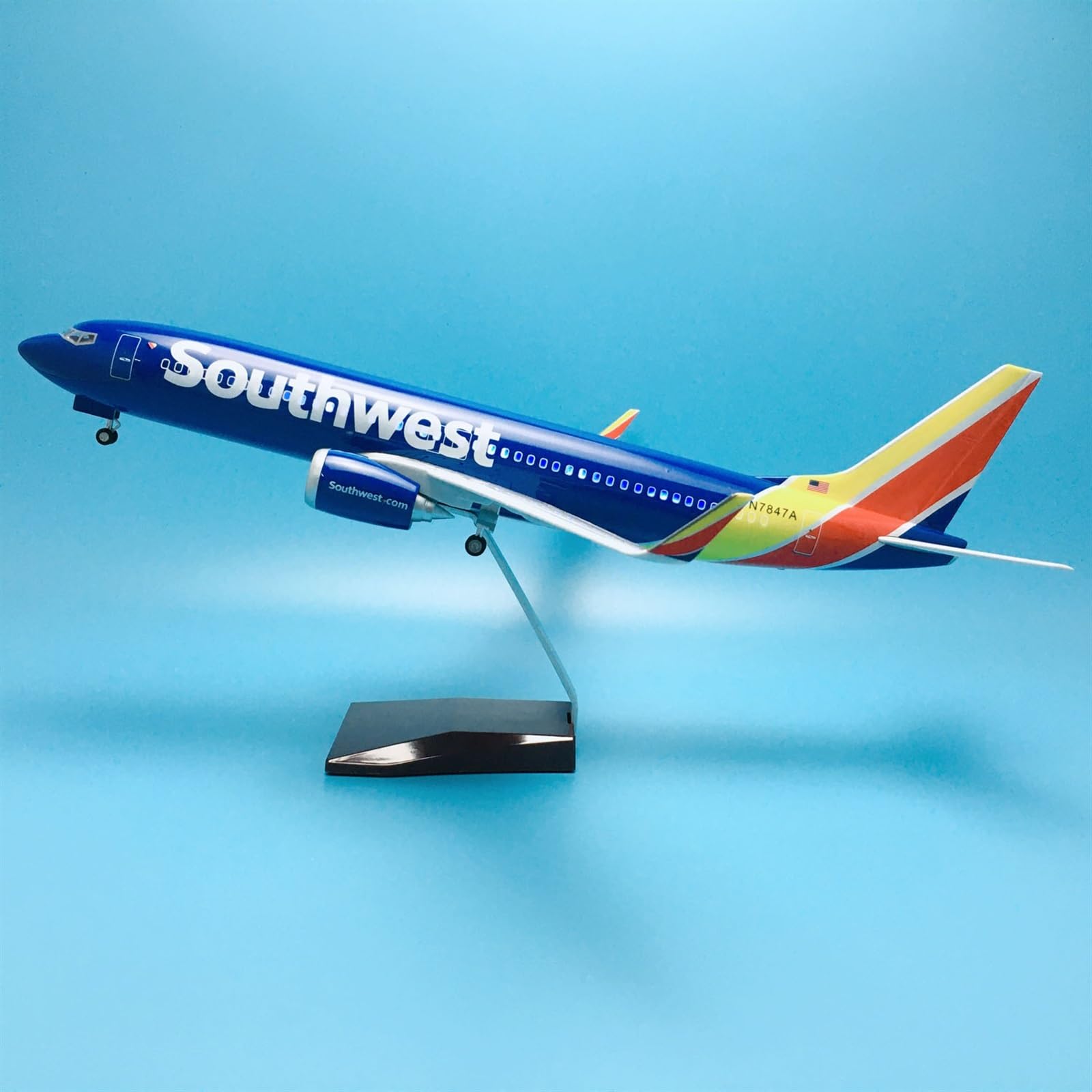 Skopiuj model samolotu 1:85 47cm z kołami i oświetleniem LED samoloty samolotowe dla Boeinga B737-800 kolekcja modeli samolotów południowo-zachodnich