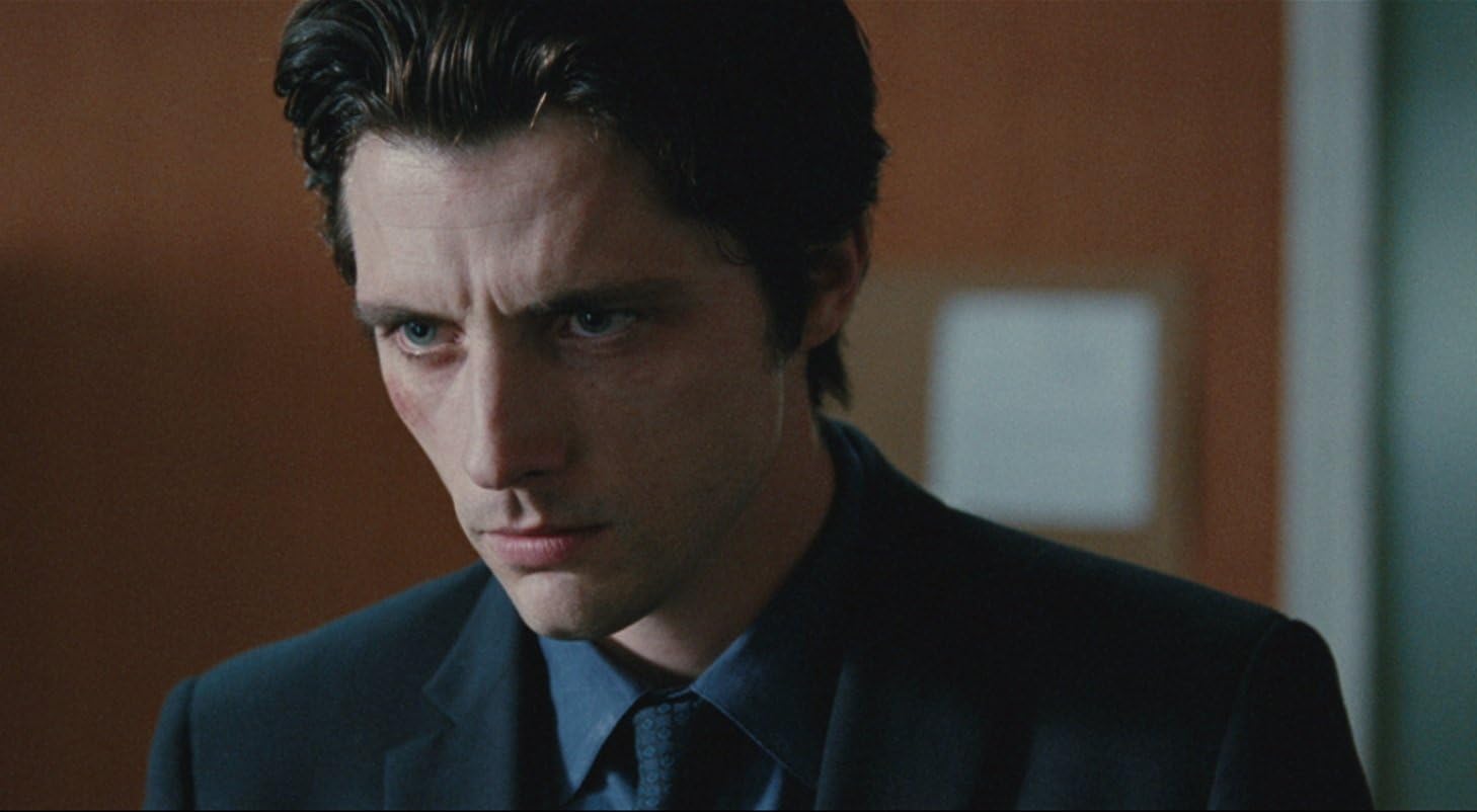 Amazon 黒いスーツを着た男 Dvd 映画