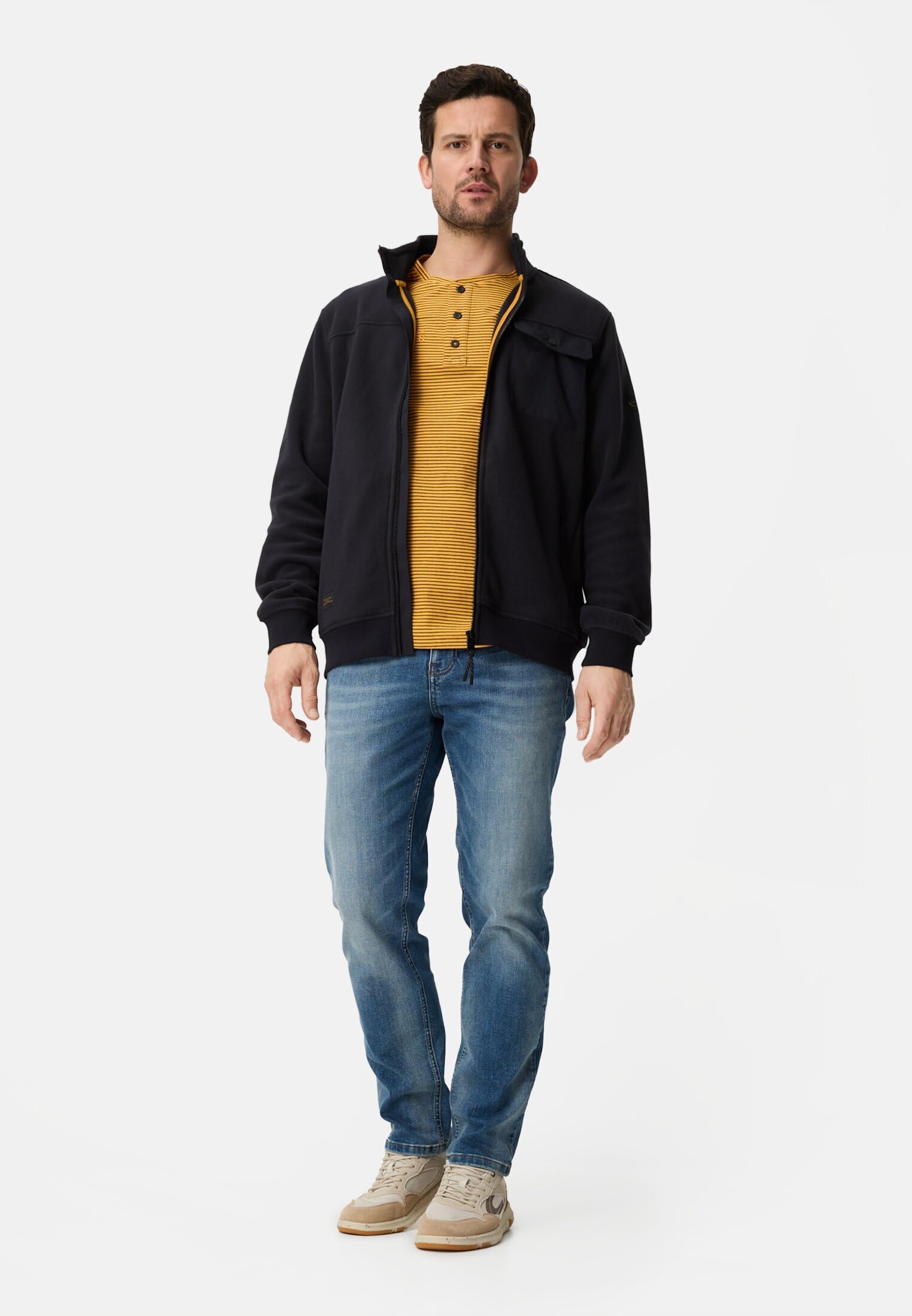 camel active Herren Sweatjacke im Regular Fit | Sweatjacke mit reflektierenden Details und weiteren Funktionen und Taschen im Regular Fit
