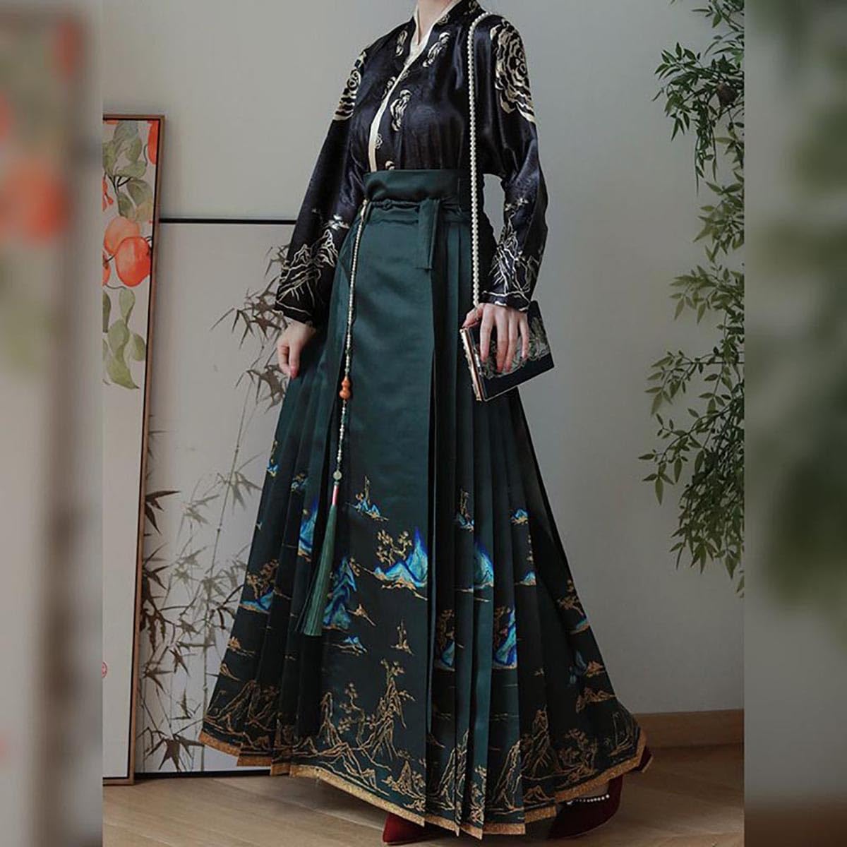 Women's Mamianqun Hanfu Horce Face Skirt Chinese Traditional Costume Pleated Maxi Skirt image 4